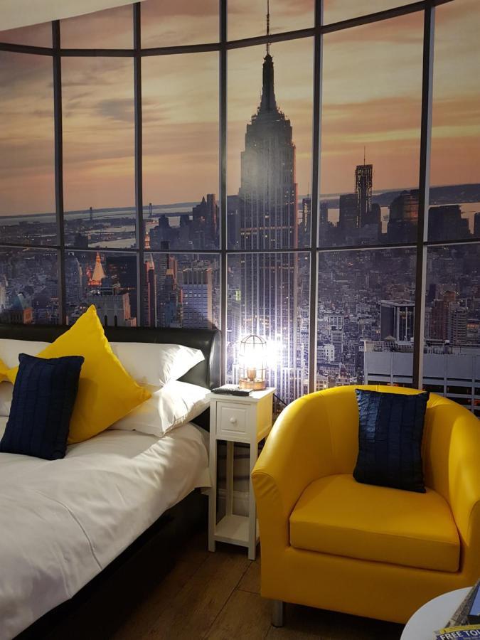 The New Yorker Mini Parking Available Apartemen York